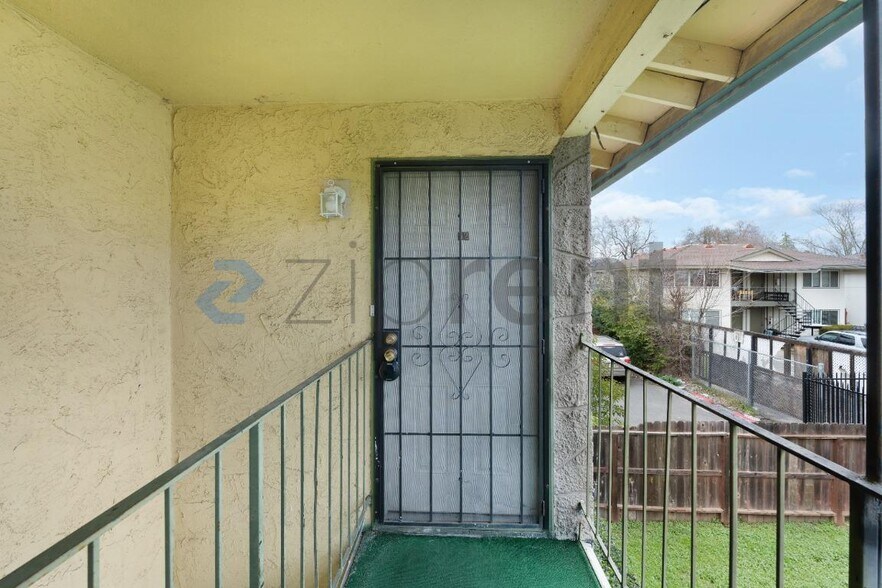 Building Photo - Unit 52