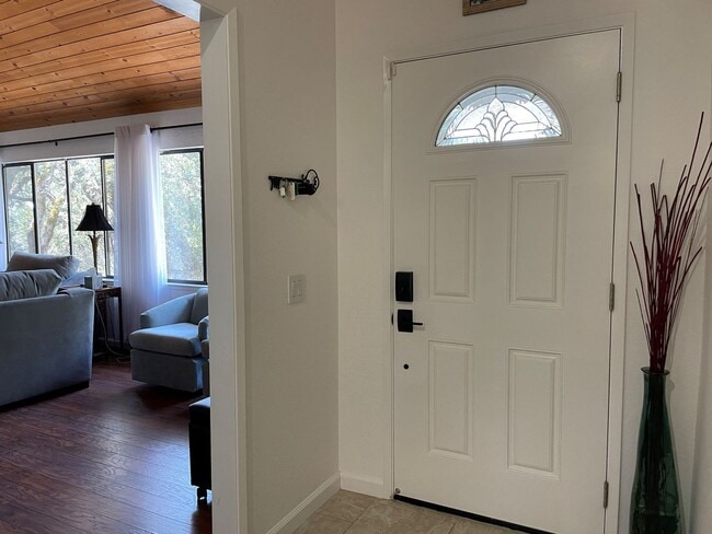 Building Photo - 3 bedroom, 2 bath remodeled home in Lake Wildwood, Penn Valley, CA 95946