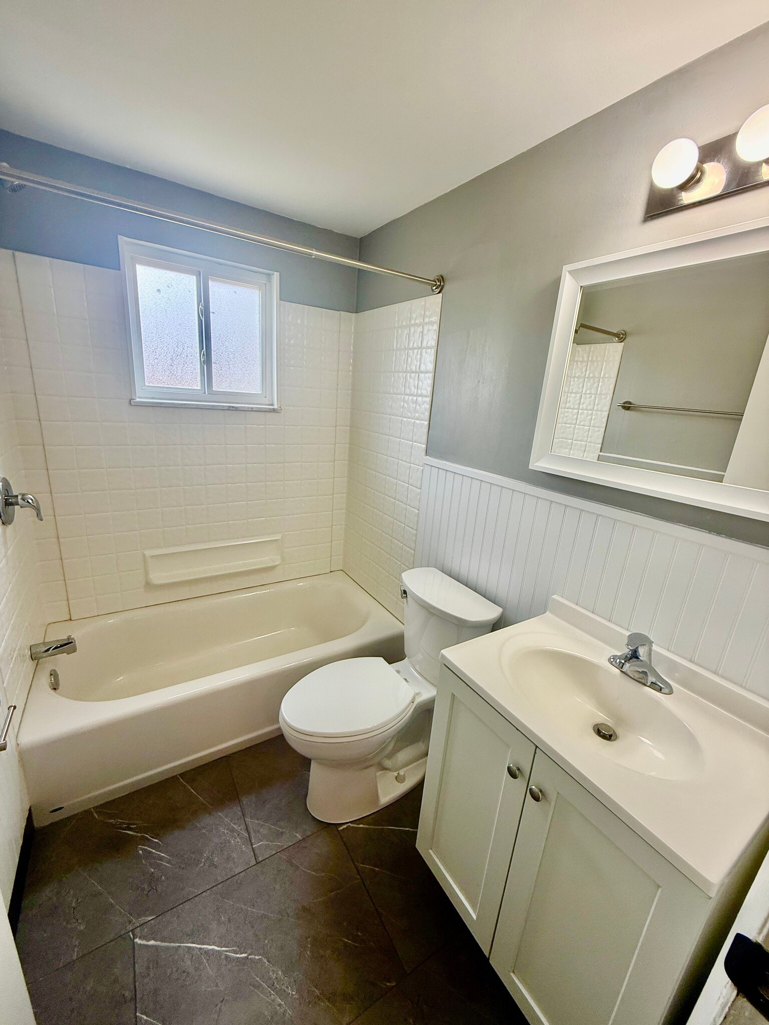 Building Photo - 4944 Fairway Ct