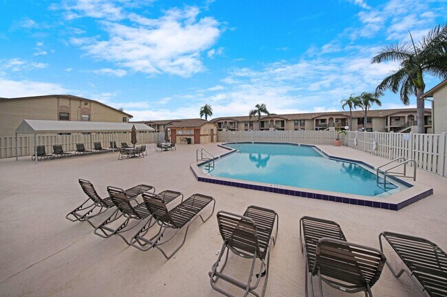 Building Photo - 9480 Boca Cove Cir