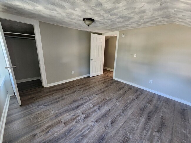 Building Photo - Two Bedroom Single Family Home!