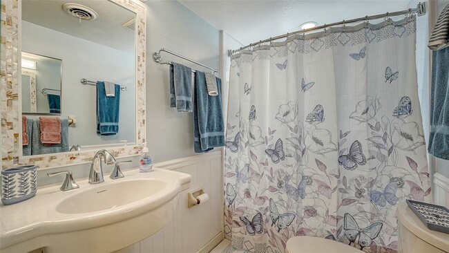 Building Photo - 817 Harbor Dr S