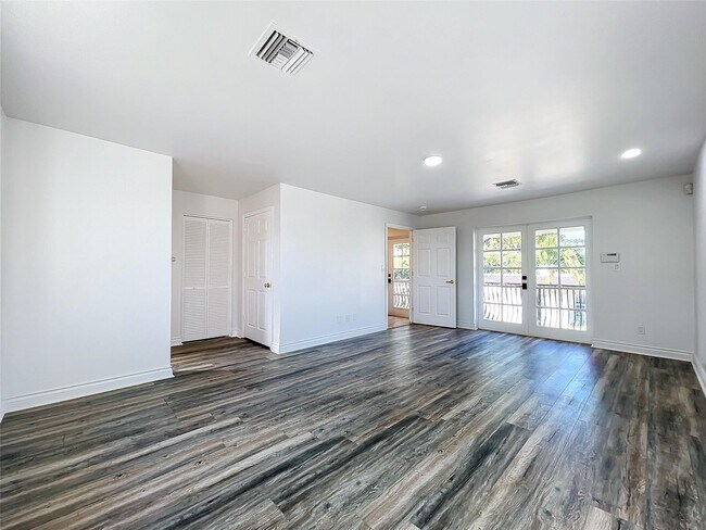 Building Photo - 2836 NW 11th Ave