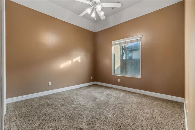 Building Photo - West Bakersfield Custom Home for Rent Available Now!