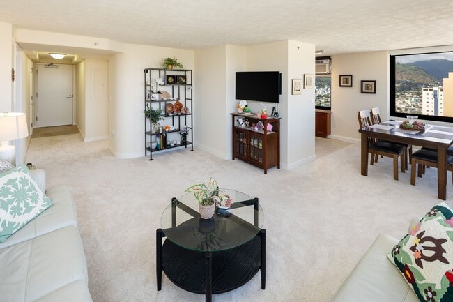 Building Photo - 2 bedroom, 2 Bath Condo with BEAUTIFUL Mountain, Ocean, and Diamond Head Views.