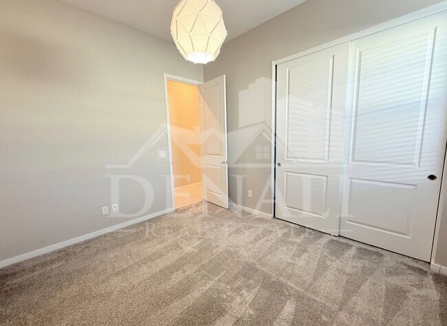 Building Photo - 1153 E Nolan Pl