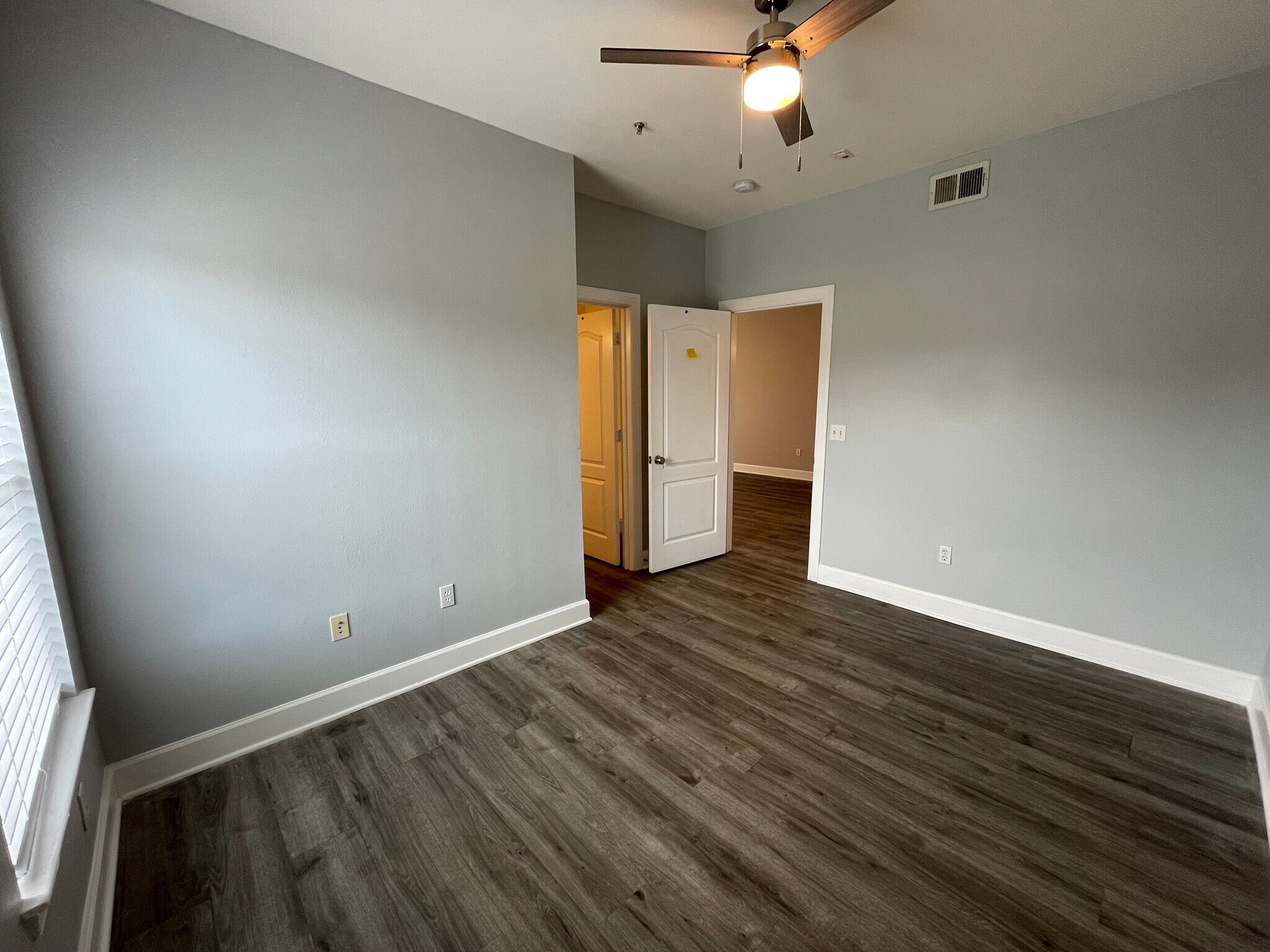 Building Photo - Room in Condo on Crossing Pl