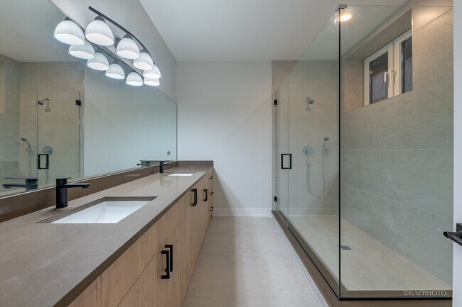 Building Photo - 4021 N Keystone Ave