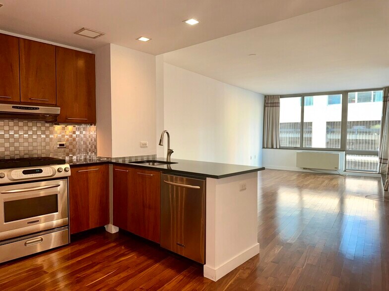 Building Photo - 25 Hudson St