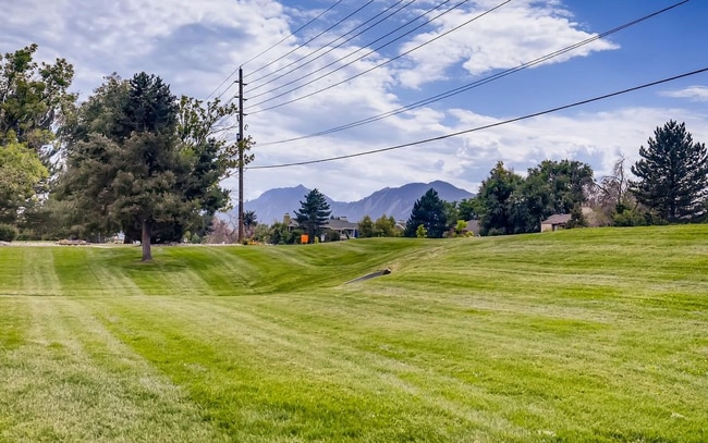 Building Photo - Furnished or Unfurnished Updated 2 Bed 2 B...