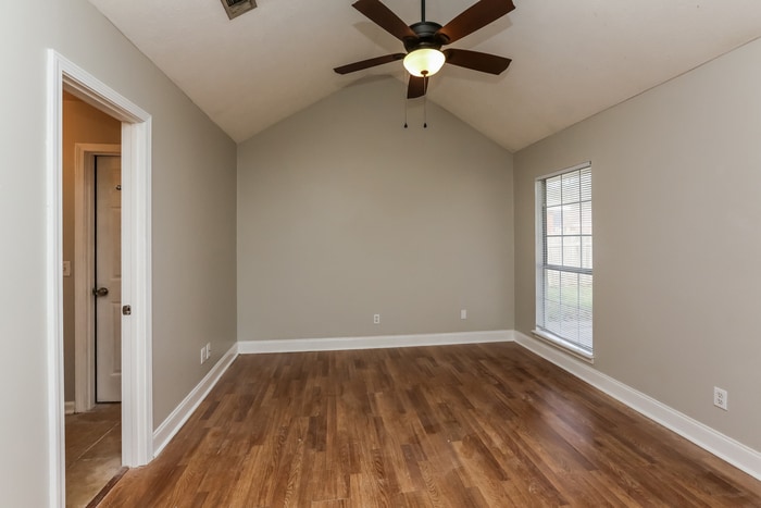 Building Photo - 2038 Red Oak Dr