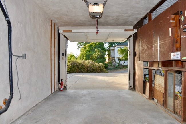 Building Photo - SDC T 3407