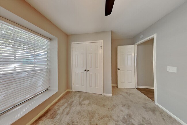 Building Photo - 3902 Spring River Dr