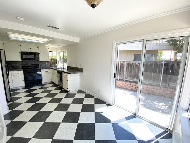 Building Photo - 3126 E Fox Run Way