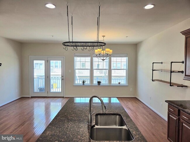 Building Photo - 1113 Red Hawk Way