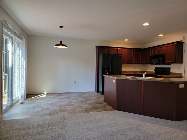 Building Photo - 402 Mount Olive Ln