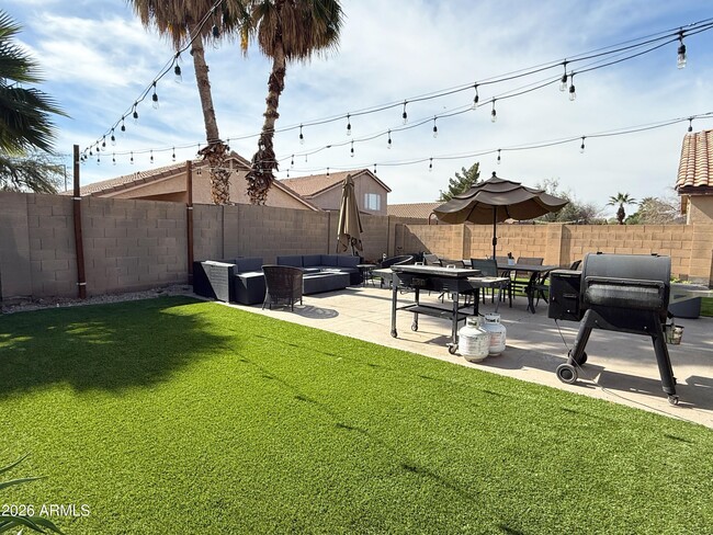 Building Photo - 3033 E Santa Rosa Dr