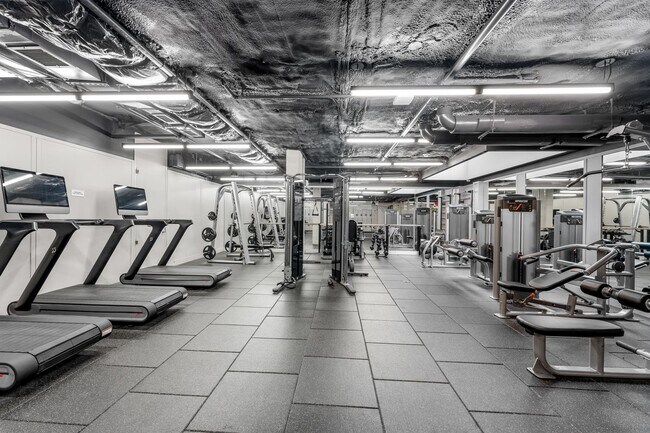 Building Photo - 175 2nd St