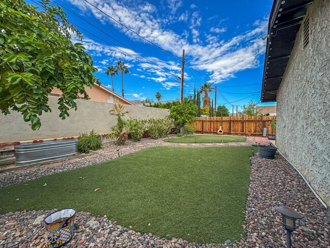 Building Photo - 53845 Avenida Herrera