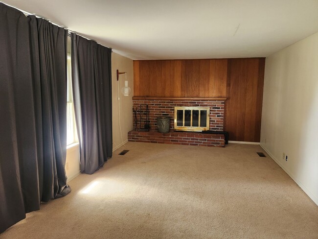 Building Photo - West Valley 3 bedroom country home with 3 ...