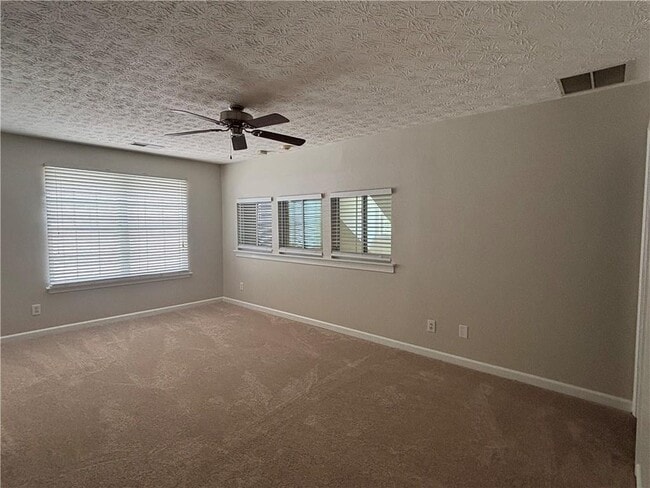 Building Photo - 2140 Lexington Ln