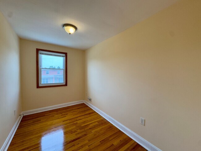 Building Photo - 1243 S Grantley St