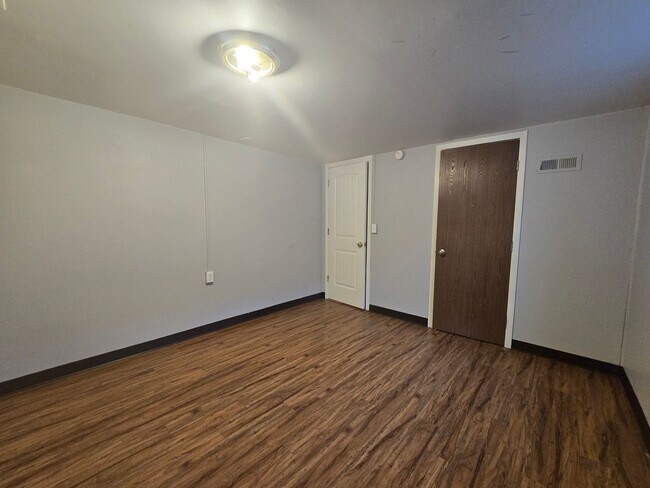 Building Photo - 135 Custer Ave