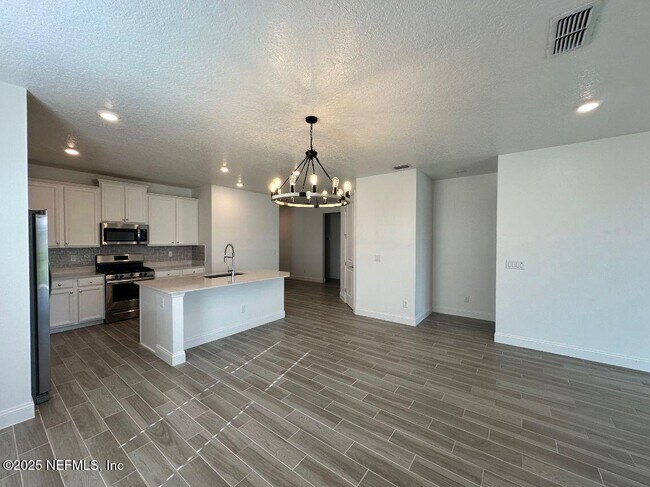 Building Photo - 92 Pine Candle Way