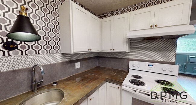 Building Photo - 326 E Hillsdale St