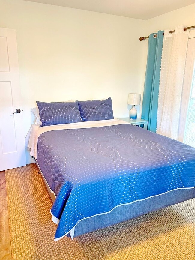 Building Photo - Wailuku Heights Executive Style 3Bed/2Bath Furnished Upstairs Home - Pool w/ cabanas - Most Utili...