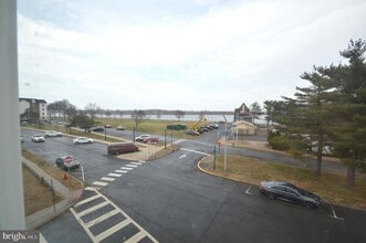 Building Photo - 201 York St