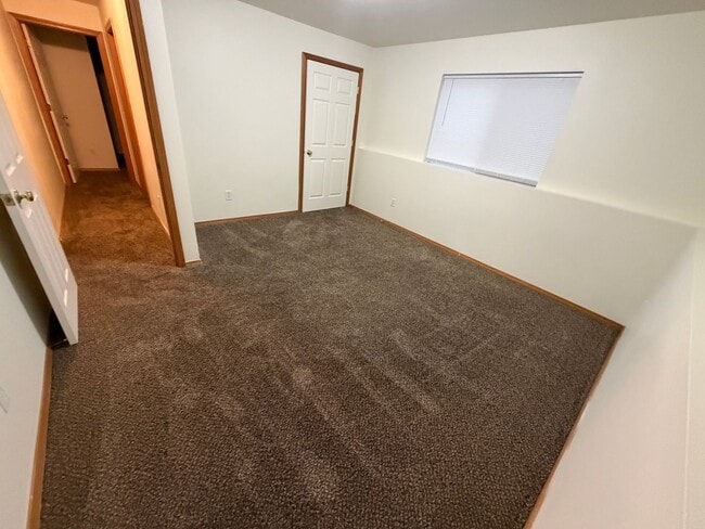Building Photo - New paint! 4 Bedroom in West Pasco close to Maya Angelou Elementary!