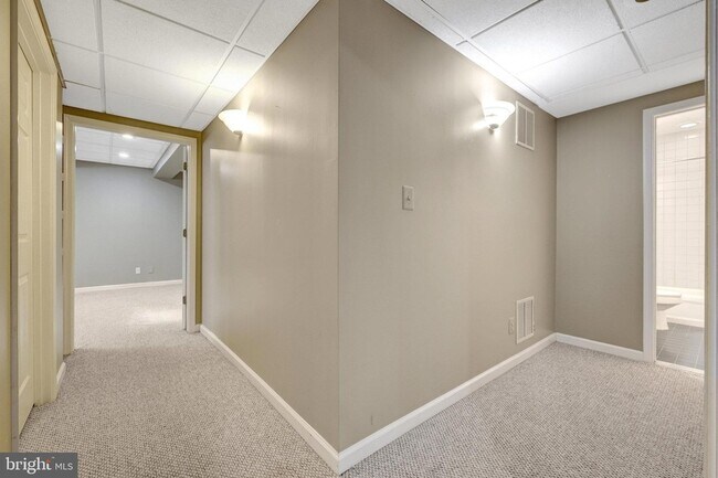 Building Photo - 47001 Smithwood Ct