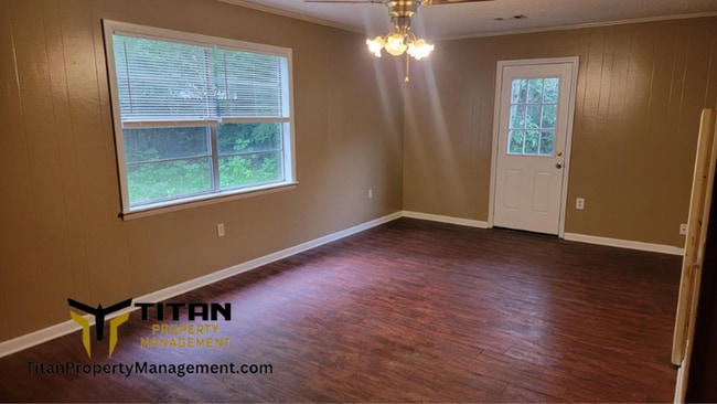 Building Photo - 3b/2b house in downtown Benton