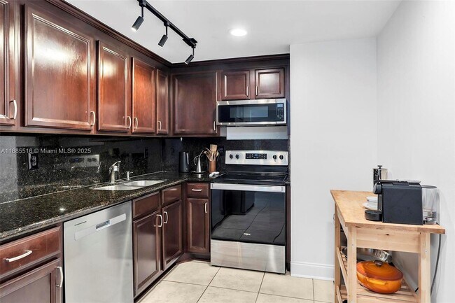 Building Photo - 780 NE 69th St