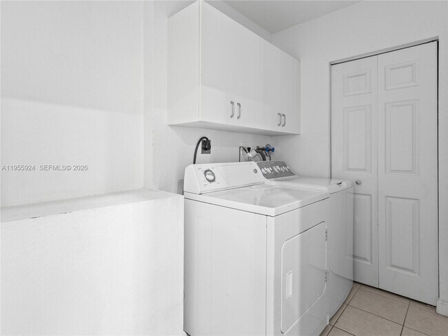 Building Photo - 11186 NW 73rd Terrace