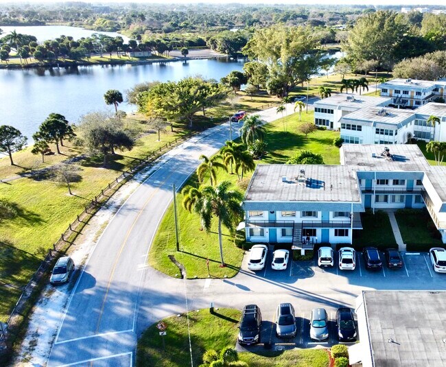Building Photo - 3080 Lake Osborne Dr