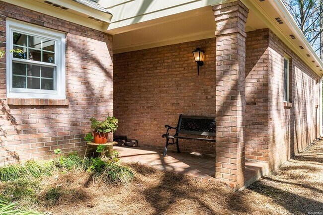 Building Photo - 2925 Fernway Dr