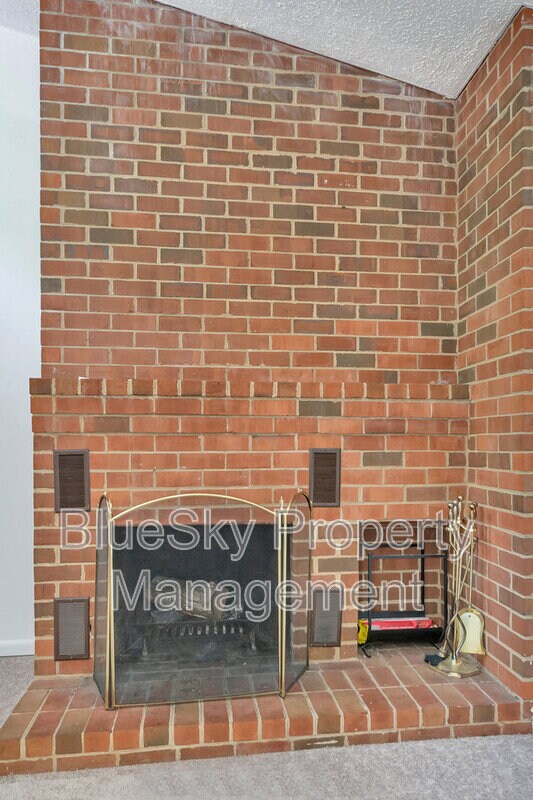 Building Photo - 112-12 Turtle Creek Rd