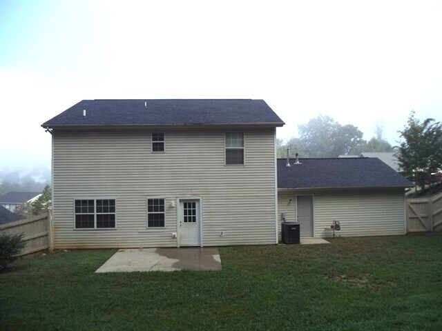 Building Photo - 310 Fox Hunters Ct