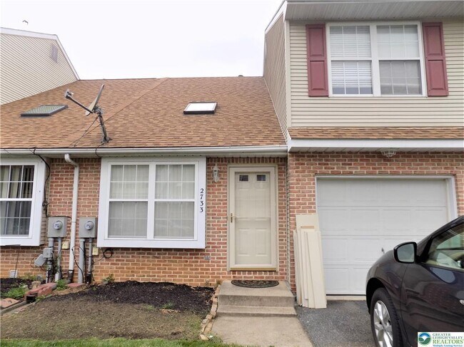 Primary Photo - 2733 Victoria Ln