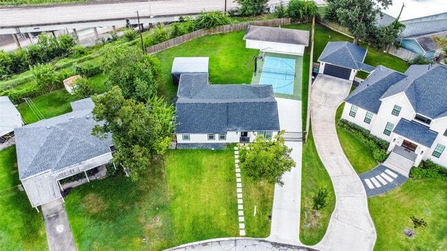 Building Photo - 2550 Roy Cir