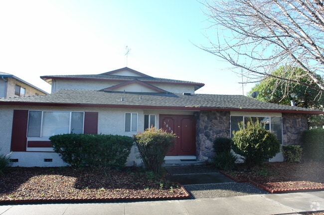 Primary Photo - 3832 Moorpark Ave