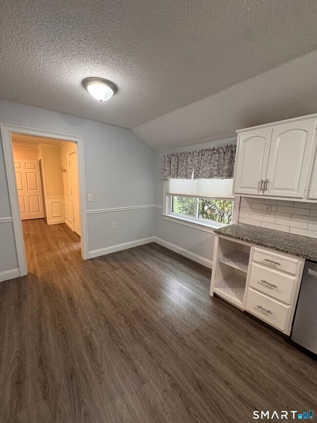 Building Photo - 41 Crocus Ln
