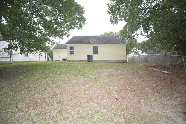 Building Photo - 621 S Hampton Dr