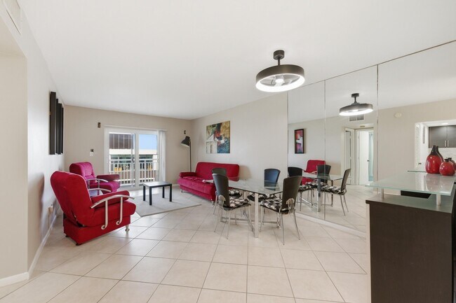 Building Photo - 200 S Birch Rd