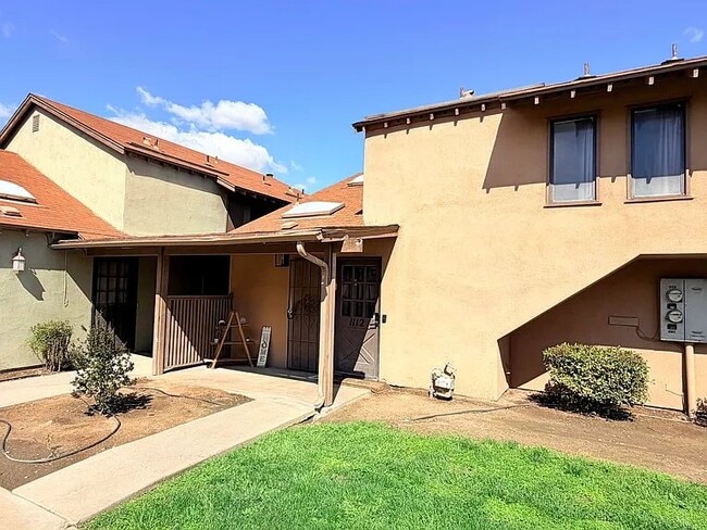 Building Photo - 1112 Bel Aire Cir