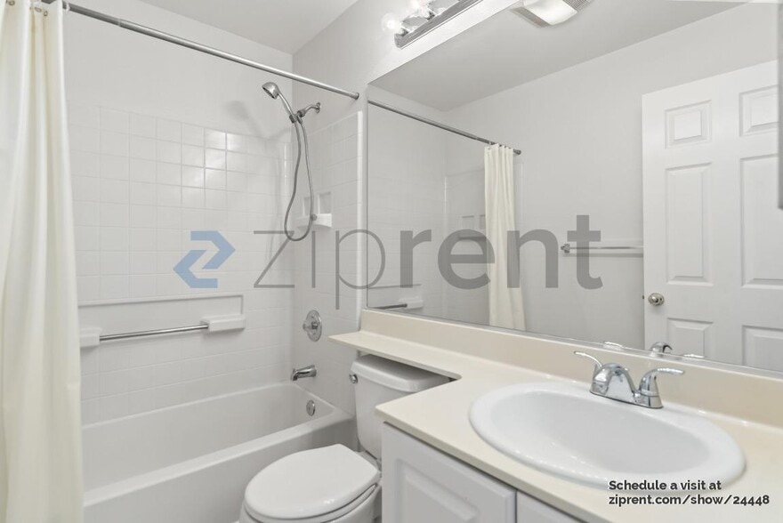 Building Photo - 334 Dunsmuir Terrace