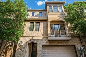Building Photo - Contemporary 3 Bed in Oak Lawn • Amazing A...