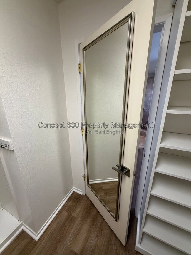 Building Photo - 237 Novara Dr